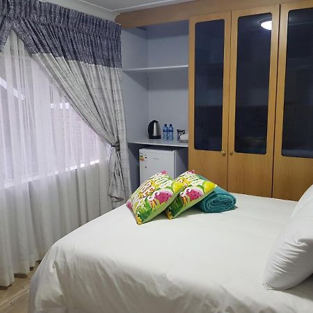 Good 2 Go Guest House 베노니 외부 사진