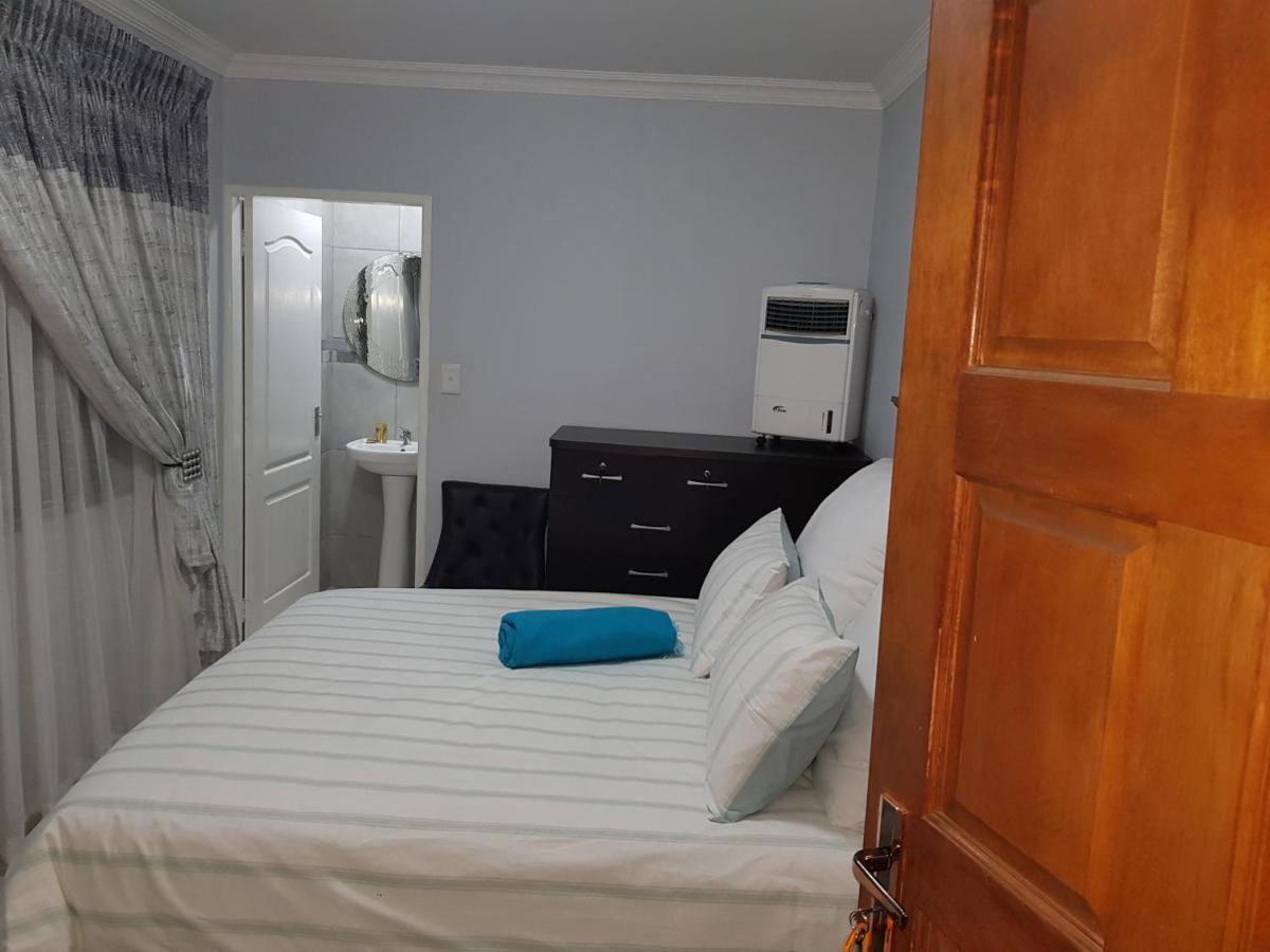 Good 2 Go Guest House 베노니 외부 사진