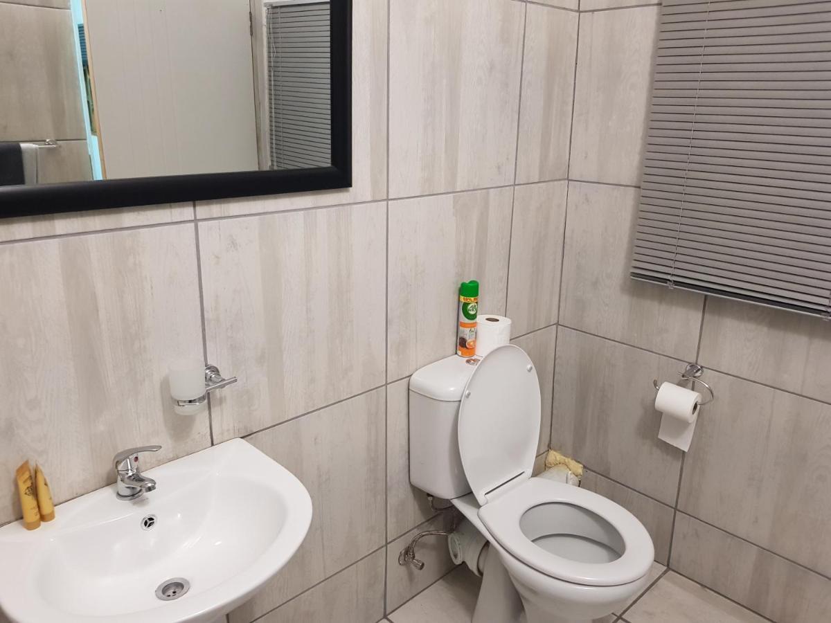 Good 2 Go Guest House 베노니 외부 사진