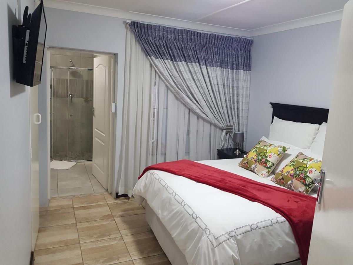 Good 2 Go Guest House 베노니 외부 사진