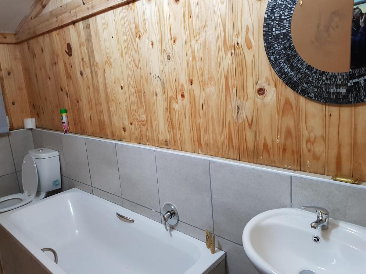 Good 2 Go Guest House 베노니 외부 사진