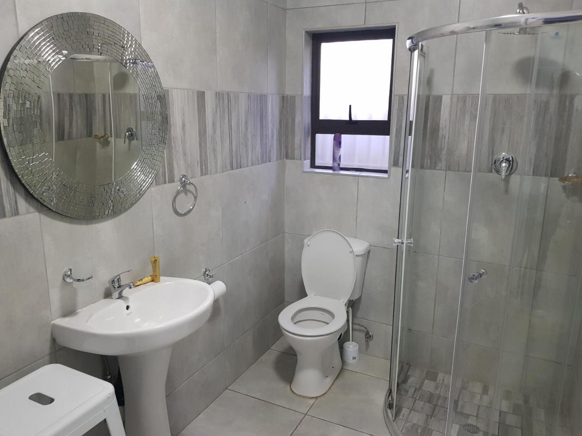 Good 2 Go Guest House 베노니 외부 사진