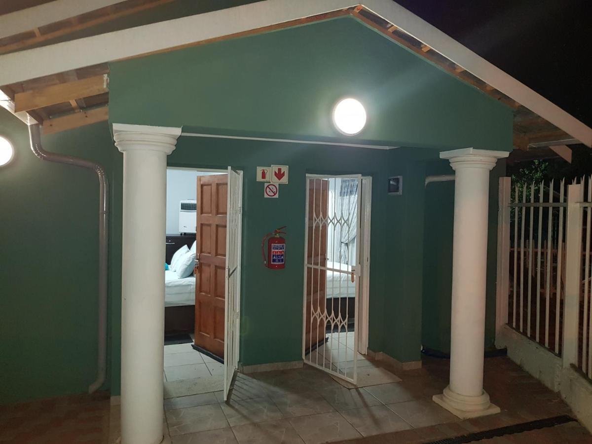 Good 2 Go Guest House 베노니 외부 사진